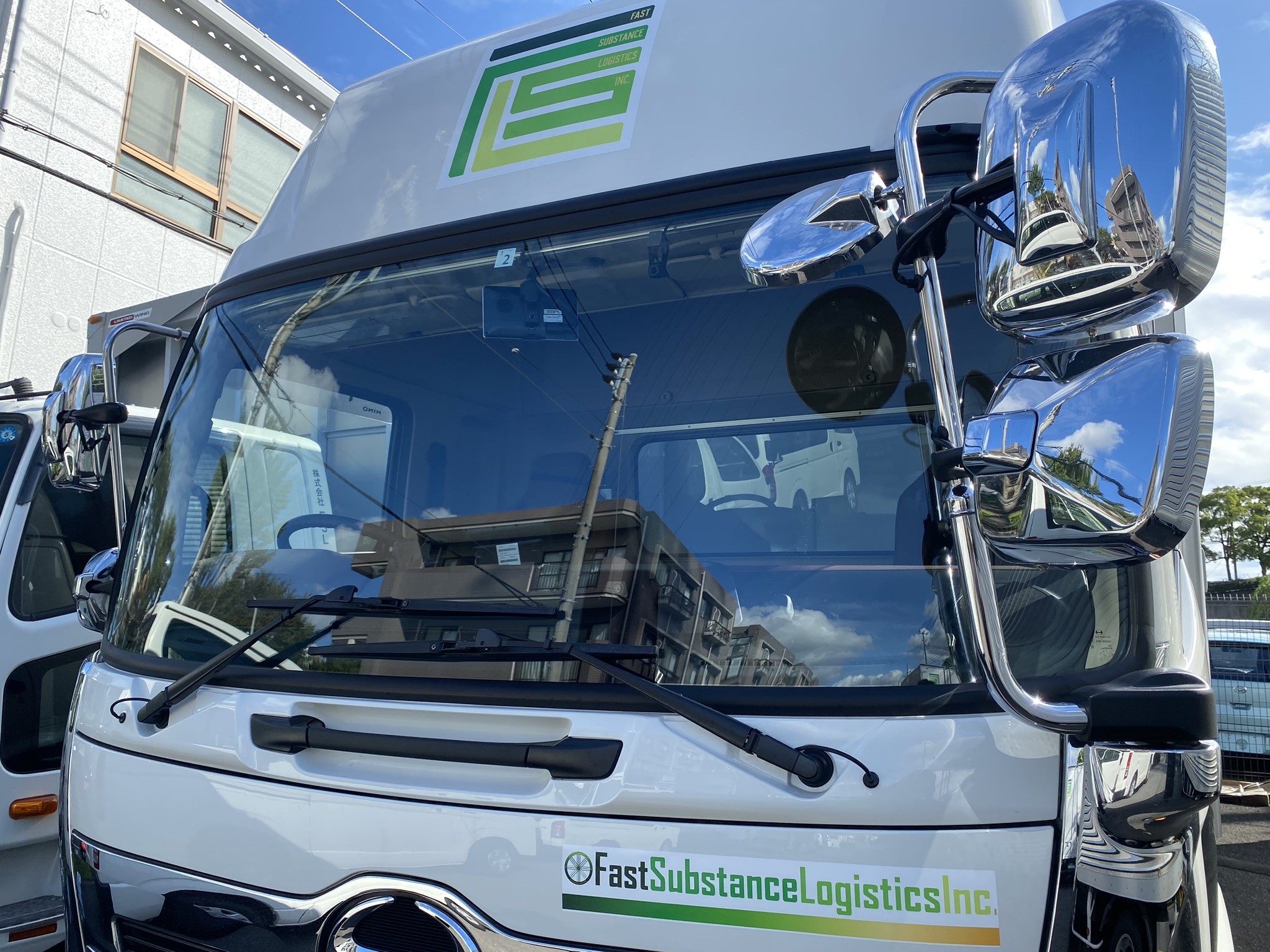 FastSubstanceLogisticsInc.のトラック写真
