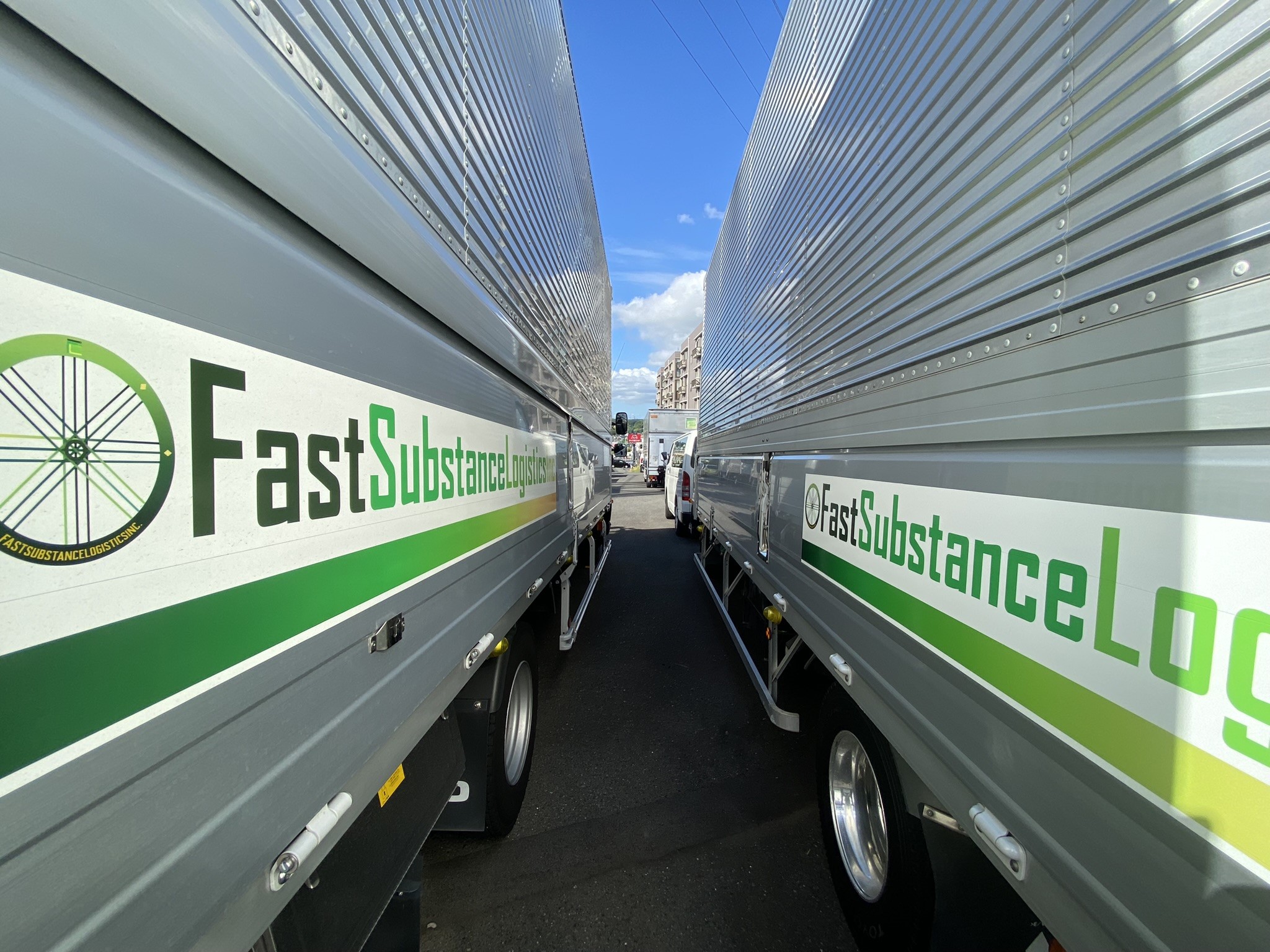 FastSubstanceLogisticsInc.のトラック写真